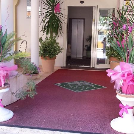 Hotel Tulipe Nazionale Риччоне Экстерьер фото