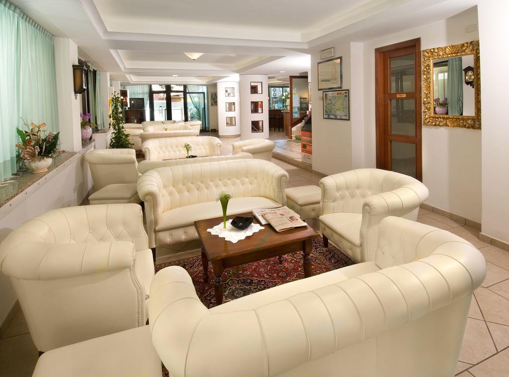 Hotel Tulipe Nazionale Риччоне Экстерьер фото