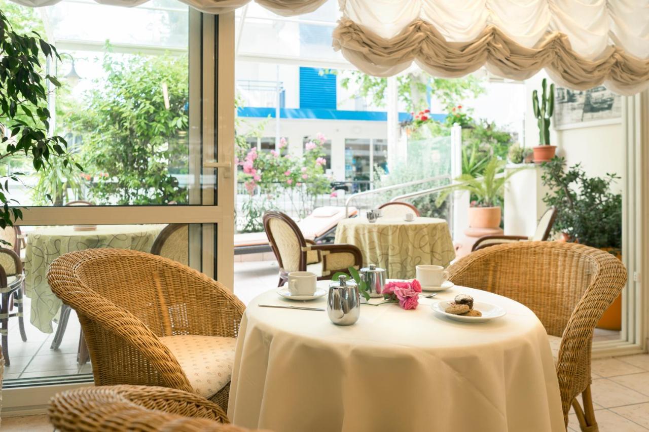 Hotel Tulipe Nazionale Риччоне Экстерьер фото