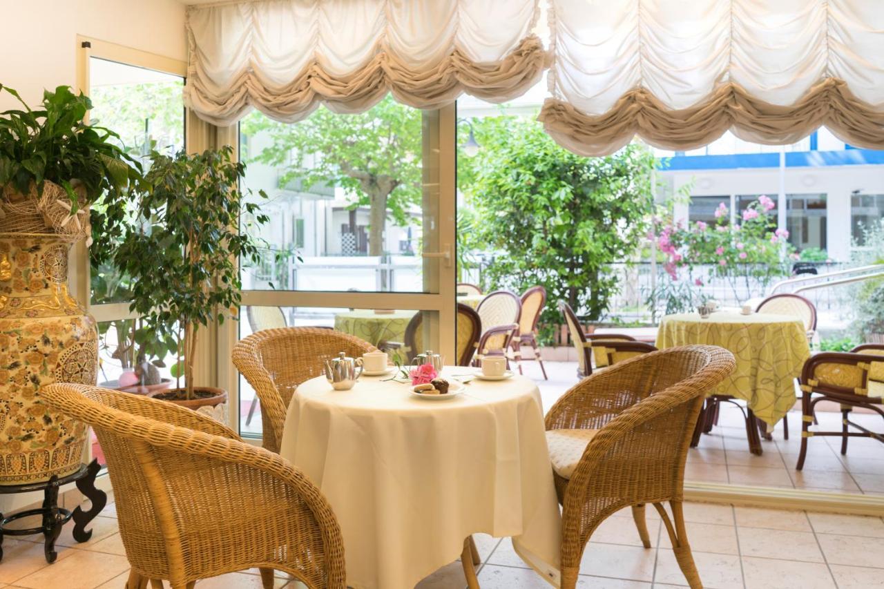 Hotel Tulipe Nazionale Риччоне Экстерьер фото
