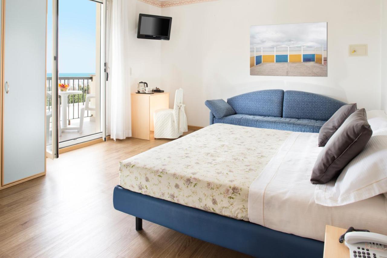 Hotel Tulipe Nazionale Риччоне Экстерьер фото